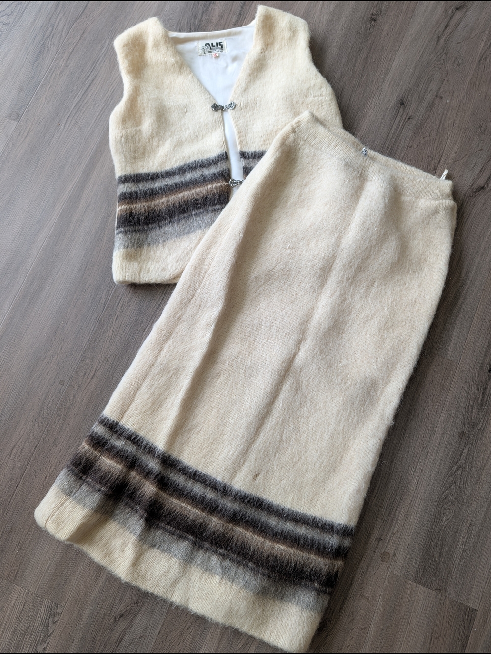 Vintage Cream Alis Mountain Sheep Wool Long Skirt with Matching Top